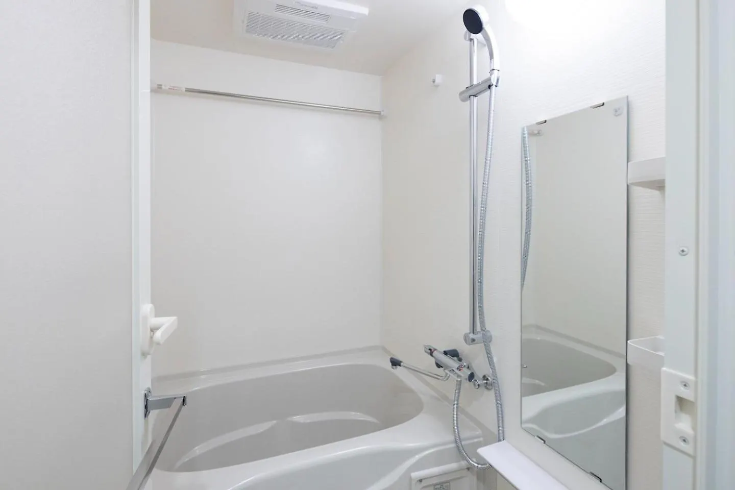 Dearicious Honjoazumabashi II Apartment Tokyo