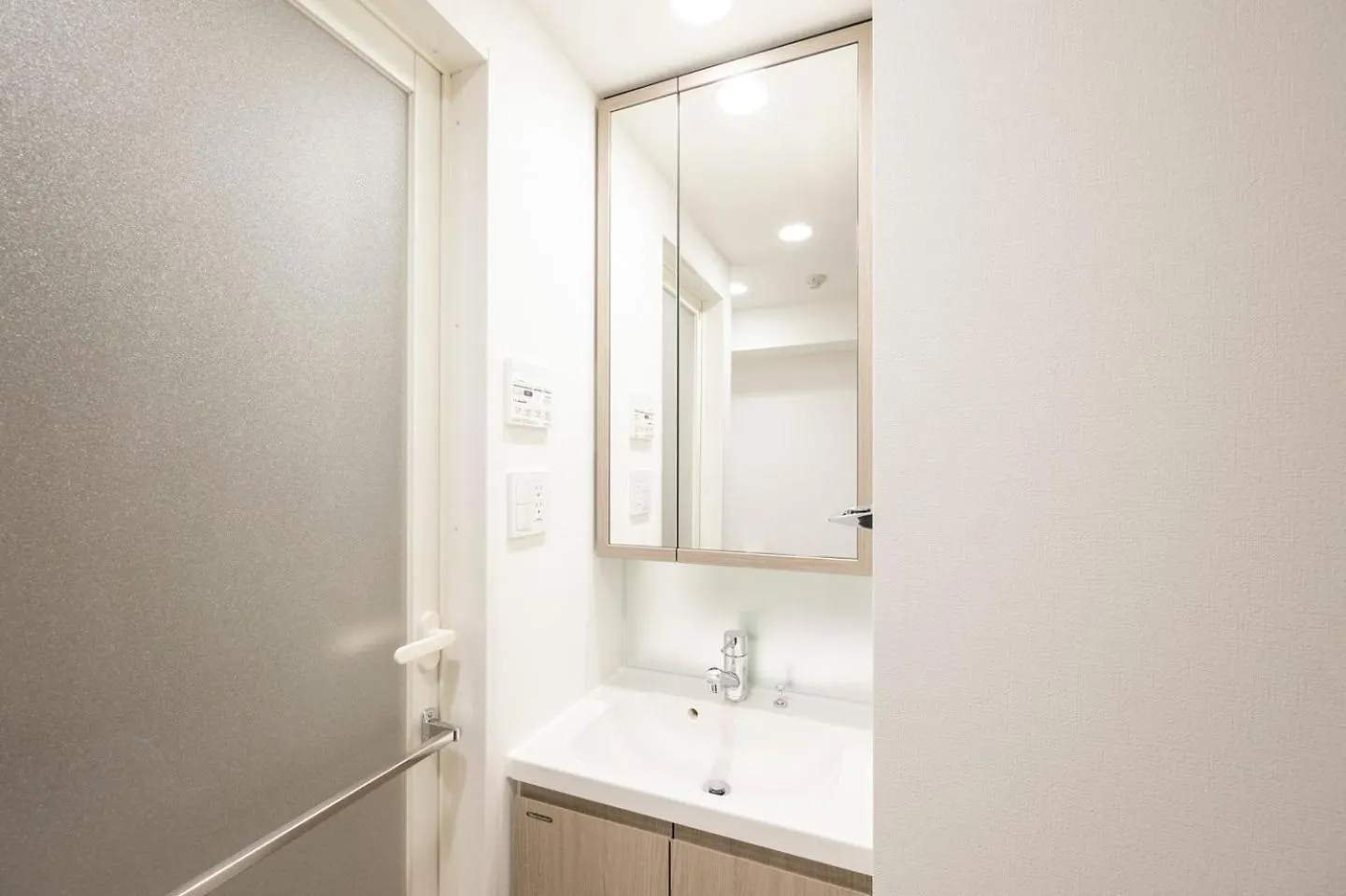 Dearicious Honjoazumabashi II Apartment Tokyo