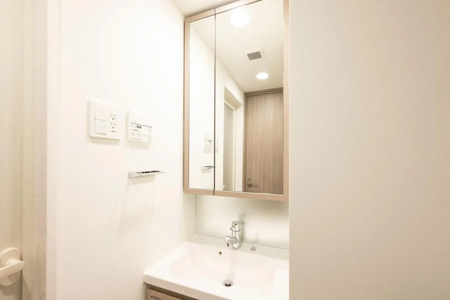 Dearicious Honjoazumabashi II Apartment Tokyo