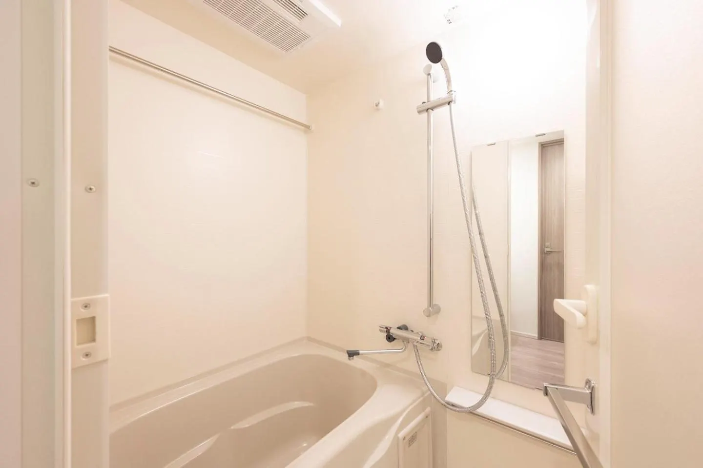 Dearicious Honjoazumabashi II Apartment Tokyo